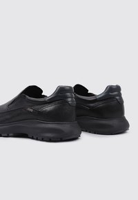 Fluchos Slipper - black