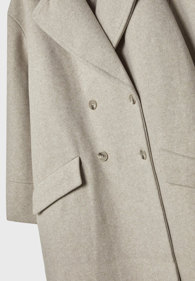 Stradivarius OVERSIZE SOFT-TOUCH - Klassischer Mantel - beige 