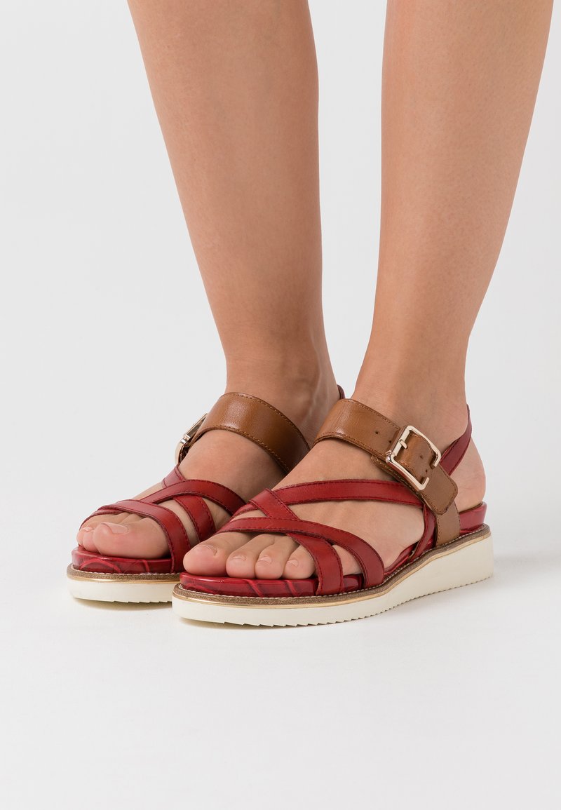 Tamaris Plateausandalette - chili/cognac