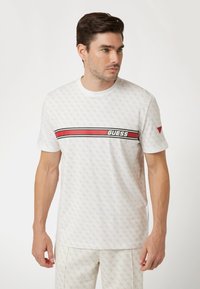 Guess - LOGO ALL OVER - Marškinėliai su spaudiniu - weiß Miniatiūros vaizdas 1