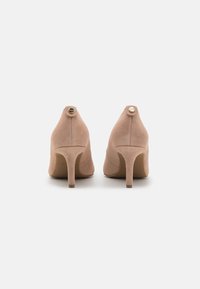BOSS ISOBEL - Klasiski papēži - light/pastel brown