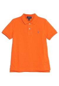 Orange pikétröja i bomull, med en tvåknapps placket, korta ärmar och en blå broderad logotyp på vänster bröst.