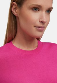 FALKE BASIC NEW MERINO CREW NECK - Strickpullover - gloss