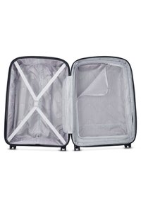 Valigia nera con un interno a motivo a rete. Presenta una tasca in rete, cinghie incrociate e un compartimento con zip su un lato. Design chiuso.