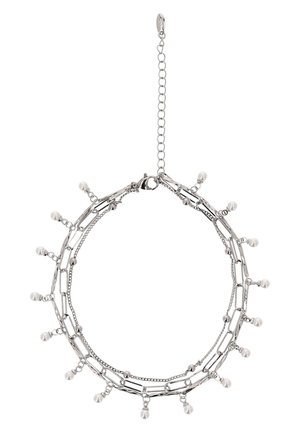 Ezüst lánc nyaklánc nagy szemekkel és kis, lógó fehér gyöngyökkel, állítható kapoccsal és hosszabbító lánccal.