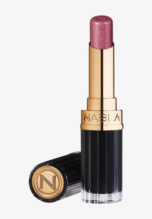 Rouge à lèvres avec une teinte rose scintillante, boîtier noir et doré, et nom de marque embossé nabla sur une bande dorée et sur le dessus du bouchon.