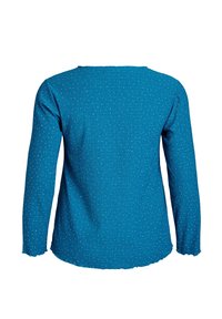 Blaues Langarmhemd mit Textur, kleinen weißen Punkten und leicht gerafften Kanten, von hinten auf einem weißen Hintergrund gezeigt.