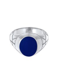 Anello d'argento con un centro in pietra liscia e rotonda di un profondo blu. Presenta una finitura lucida e un design della fascia texturizzato.