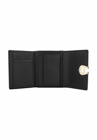 Cartera de cuero negro con un acabado texturizado, que cuenta con múltiples ranuras para tarjetas, un compartimento para billetes y un cierre de pestillo en tono dorado.