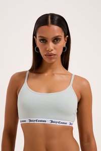 Svetlomodrá bralette vyrobená z mäkkej tkaniny, s tenkými ramienkami a kontrastným bielym pásom s textom "Juicy Couture".