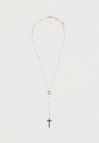 Pērļota kaklarota ar ovālu medaļjonu un melnu krusta kulonu. Sudraba ķēdīte ar dažāda izmēra pērlītēm un aizdari regulējamai garumam.