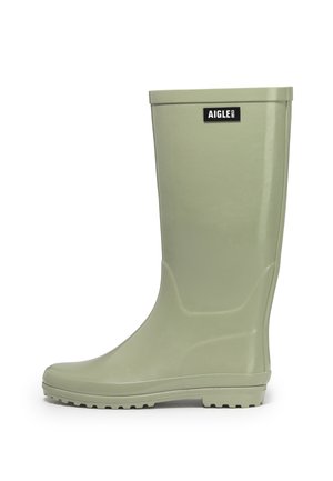 Botte de pluie en caoutchouc haute vert clair mat avec semelle texturée et logo rectangulaire noir AIGLE 1853 près du haut.