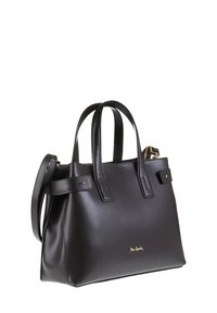 Zwarte leren handtas met twee bovenhandvatten en een afneembare schouderband. Voorzien van een goudkleurige ritssluiting en logo-detail aan de voorkant.