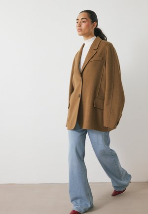 SLEEVE DETAIL - Halflange jas - camel