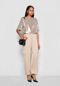 BOSS ESENS - Trükipildiga T-särk - medium beige