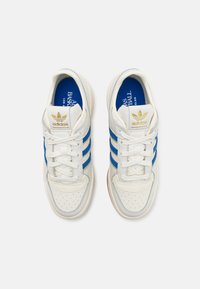 adidas Originals FORUM LOW CL - Sneakers low - cloud white/team royal blue/almost yellow