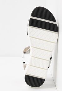 LOVE OUR PLANET by MARCO TOZZI Plateausandalette - black/white