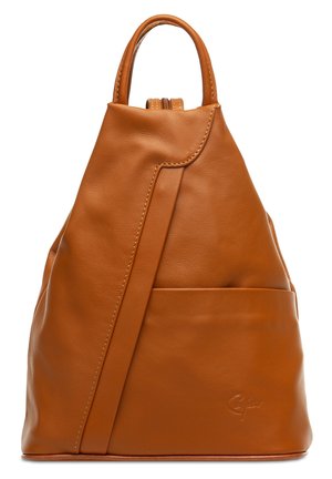 Ledertasche in Tan mit einzigartiger Form, einem Reißverschluss, einem oberen Griff und einer Vorderentasche. Glatte Textur mit kontrastierenden Nähdetails.
