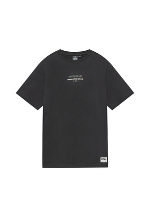 Zwart T-shirt met korte mouwen met witte tekst "INDN BLUE JEANS UNITED BRAND" op de borst en een klein wit merklab near de onderzoom.