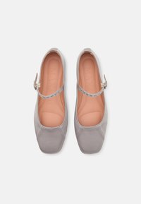MAX&Co. LIV - Balerínky s remienkom okolo členku - grigio perla