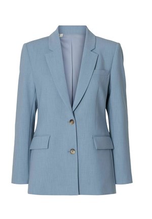 Blazer pour femme bleu clair avec revers à encoche, deux poches à rabat à l'avant, une poche poitrine et une fermeture à deux boutons.