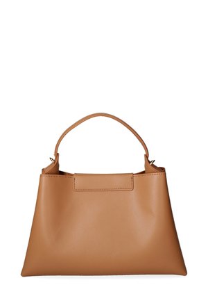 Bruine leren tote bag met een gestructureerde vorm, een enkele handgreep bovenaan en een rechthoekige flap. Gladde textuur en minimalistisch ontwerp.