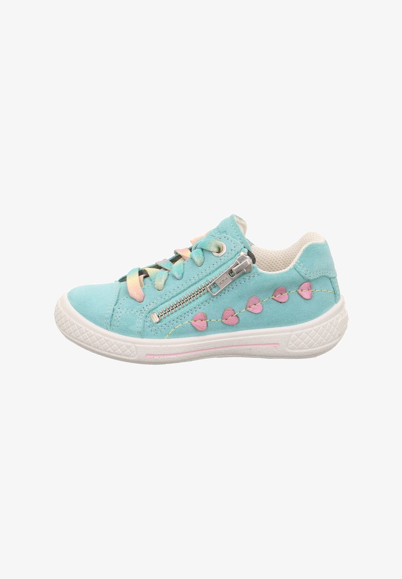 Türkise Wildleder-Sneaker mit einer weißen Gummisohle, dekorativer pinker Herzstickerei, seitlichem Reißverschluss und mehrfarbigen Schnürsenkeln.