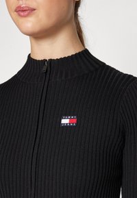 Tommy Jeans BADGE ZIP SWEATER DRESS - Jumper dress - black