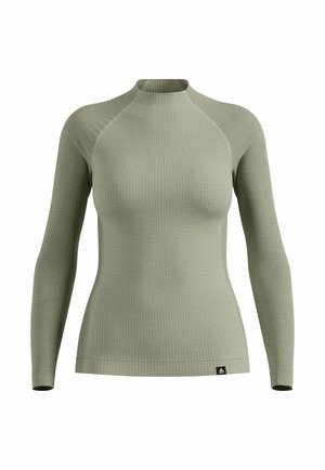 Haut de performance à manches longues en vert clair, avec un tissu texturé et côtelé et un col montant avec des manches raglan.