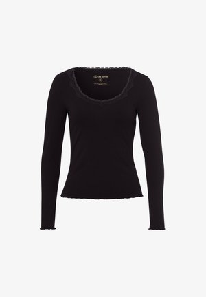 Top negro de manga larga con textura acanalada, escote con volantes y fruncido en los puños. Etiqueta visible en el interior del escote.