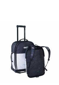 Maleta con ruedas en blanco y negro con asa retráctil y mochila. Material duradero, superficie lisa, patrones sutiles multicolores en la tela.