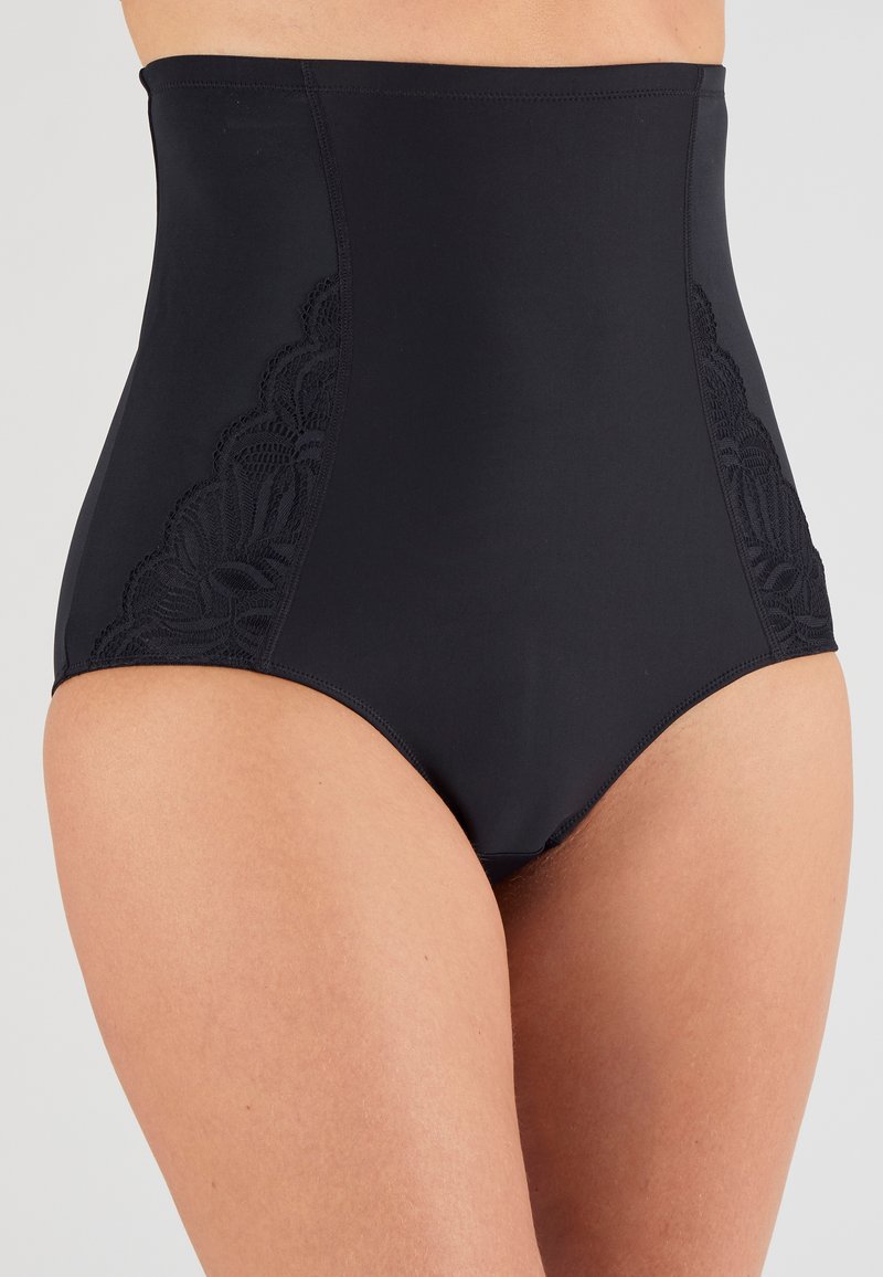Shapewear nero a vita alta con dettagli in pizzo sui lati, texture liscia e cintura elastica per una vestibilità sicura.