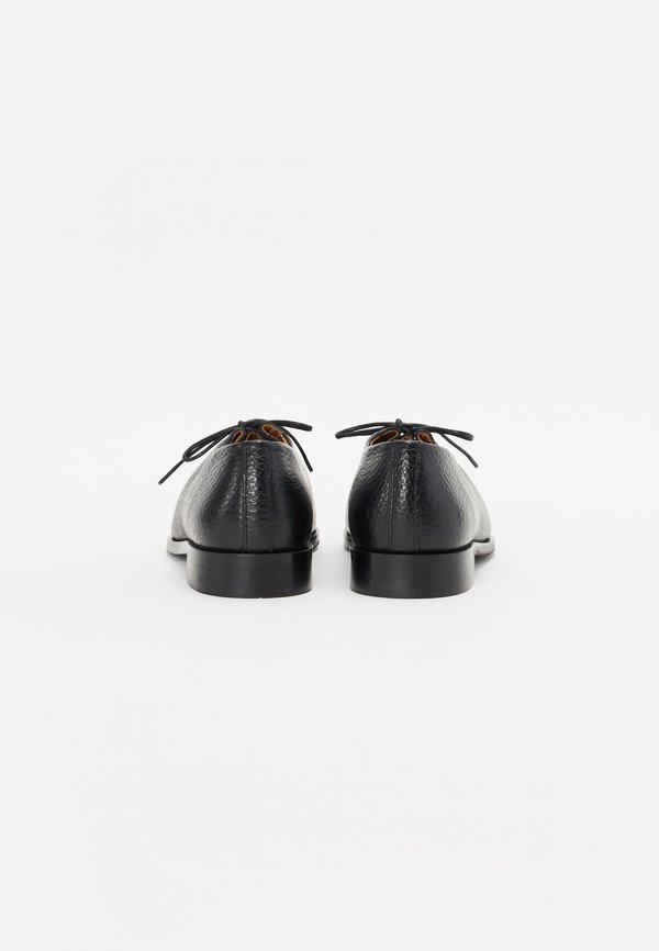 MATT KILT - Slip-ons3