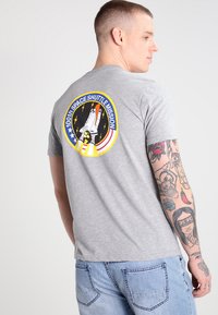 Alpha Industries SPACE SHUTTLE T - T-shirts med print - grey heather