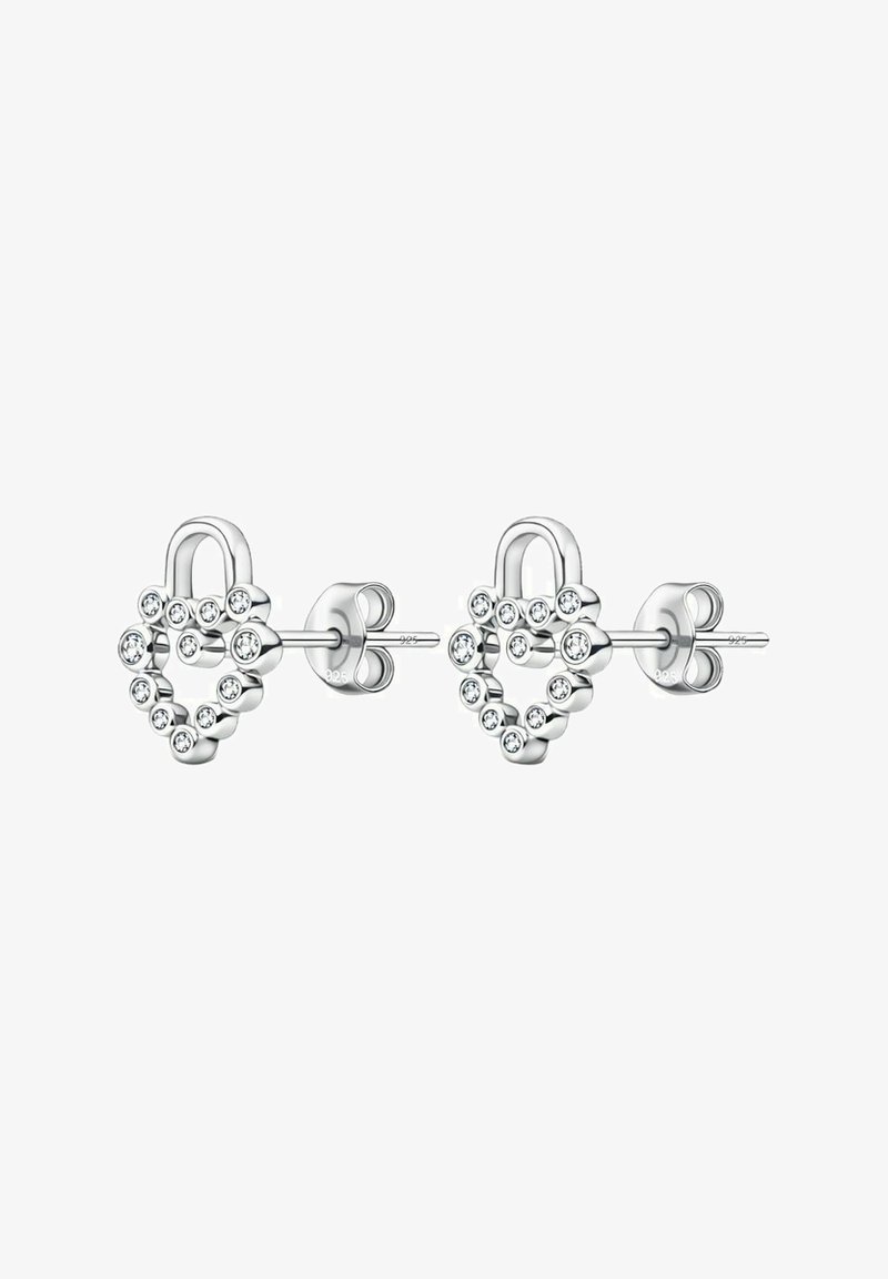 Boucles d'oreilles clous en forme de cœur argenté avec strass clairs, présentant un design de cadenas ; métal poli avec une texture lisse.