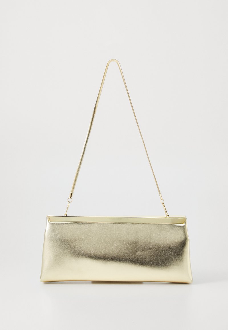 Goldfarbene metallische Clutch-Tasche mit schlanker, rechteckiger Form. Verfügt über einen dünnen, abnehmbaren Schulterriemen und eine glatte, glänzende Textur. Einfaches Design.