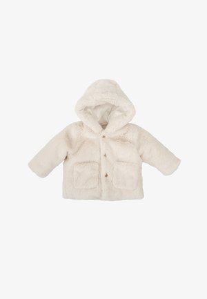 Chaqueta con capucha de piel sintética blanca con una textura suave, que cuenta con dos bolsillos frontales y cierre de botón de madera. Diseño casual con mangas largas.