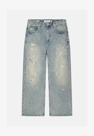 Lichtblauwe jeans met wijde pijpen, verfspatdetails, knoopsluiting aan de voorkant en voor- en achterzakken.