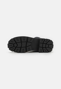 ONLY SHOES ONLDOJA - Stivali con plateau - black