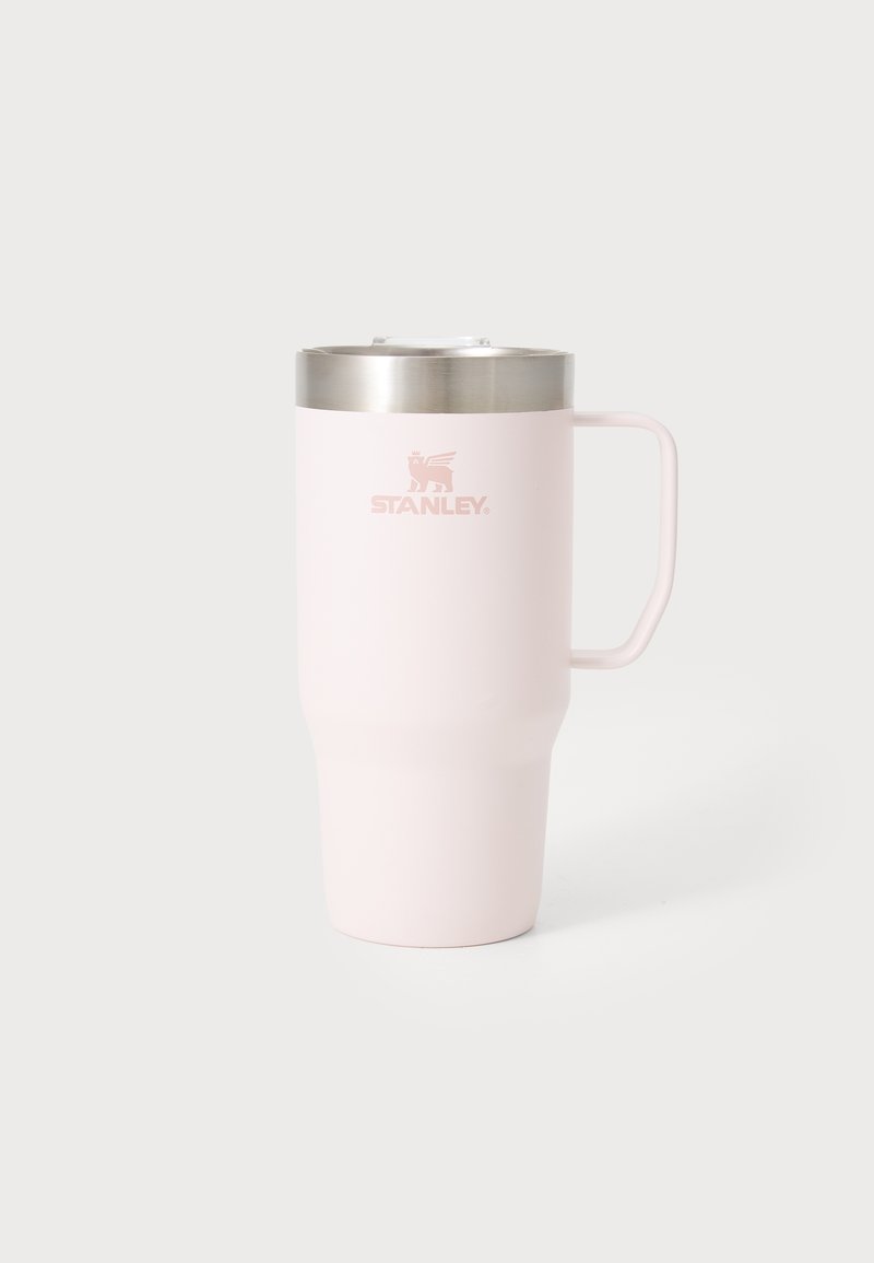 Putni mug od nehrđajućeg čelika u mat svijetlo rozoj boji, s čvrstom drškom, suženim dizajnom i srebrnim poklopcem sa mehanizmom kliznog otvaranja.