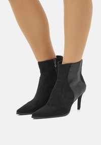 Maria Mare Stivaletti - black