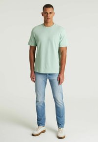 CHASIN' SLASH - Apdrukāts T-krekls - light green