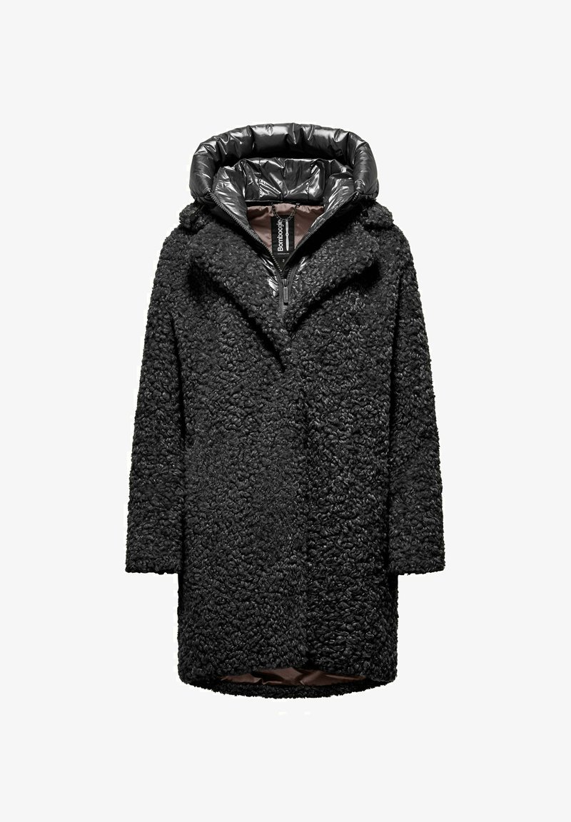 Zwarte buitenjas met een gestructureerde, donzige buitenkant en een glanzende pufferkap. Beschikt over een open voorkant en geen zichtbare sluitingen.