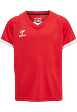 Rød atletisk skjorte med korte ærmer, V-hals design, kontrasterende hvide accenter på ærmerne, lavet af fugttransporterende materiale, med logo på brystet.