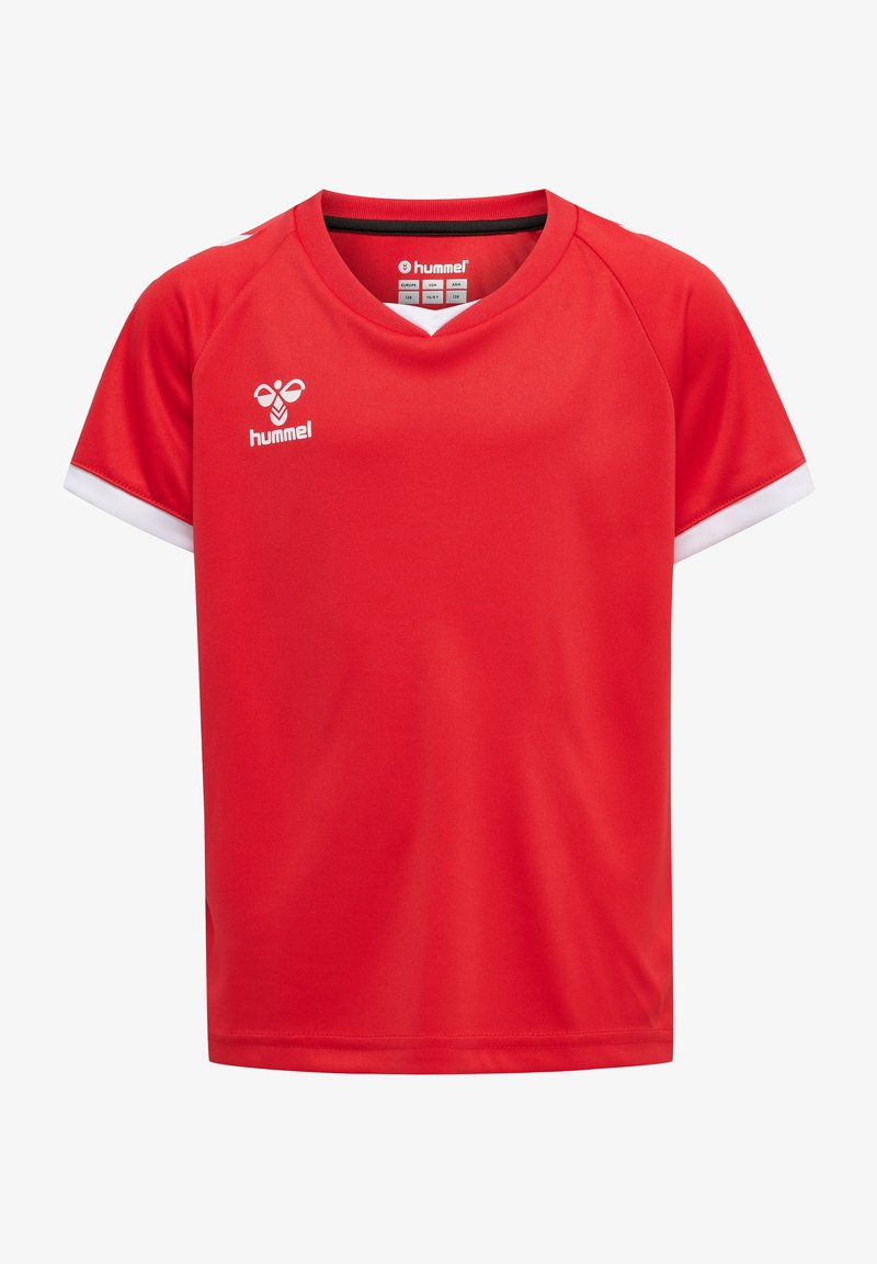 Rød atletisk skjorte med korte ærmer, V-hals design, kontrasterende hvide accenter på ærmerne, lavet af fugttransporterende materiale, med logo på brystet.