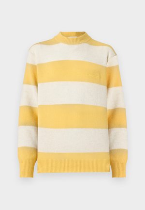 Suéter de punto de rayas horizontales anchas en amarillo y blanco con puños, dobladillo y cuello tipo mock ribeteados.