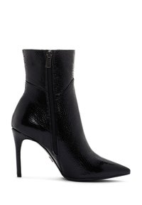 Schwarze Knöchelstiefel aus strukturiertem Material mit Schlangenhautmuster, spitzer Zehenform, hohem Stiletto-Absatz und seitlichem Reißverschluss.