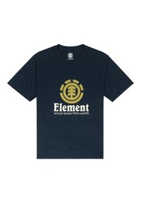 Camiseta de algodón azul marino con un logo circular dorado que presenta un motivo de árbol y la palabra "Element" junto con el texto "viento-agua-fuego-tierra" debajo.