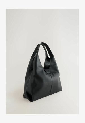 Sac en cuir texturé noir avec une forme décontractée, dotée de deux poignées allongées et d'un détail de couture central.