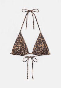 Haut de bikini triangle imprimé léopard avec fines bretelles halter et liens dans le dos sur fond blanc uni.